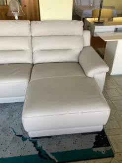 Divano con penisola Pasha Calia in Offerta Outlet