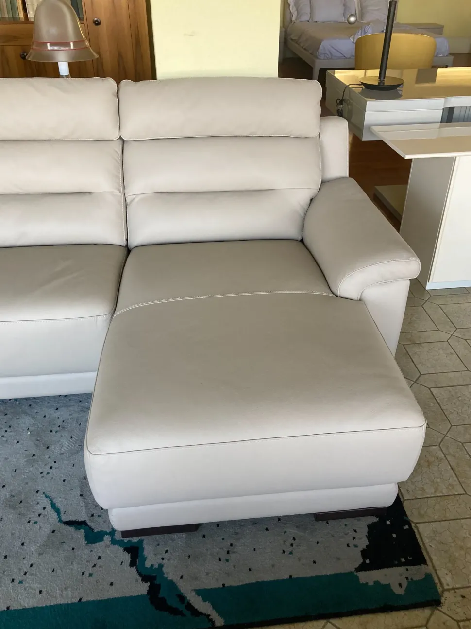 Divano con penisola Pasha Calia in Offerta Outlet