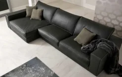 Divano con penisola pelle in misto piuma  Md work a prezzo Outlet