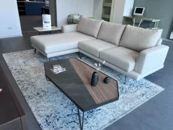 Divano con penisola Philip.77 Doimo salotti in OFFERTA - 21%