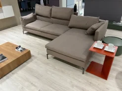 Divano con penisola tessuto in poliuretano Novamobili a prezzo Outlet