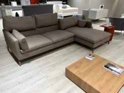 Divano con penisola tessuto in poliuretano  Novamobili a prezzo Outlet