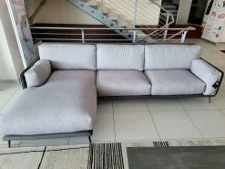 Divano con penisola tessuto in misto piuma Ditre italia a prezzo Outlet