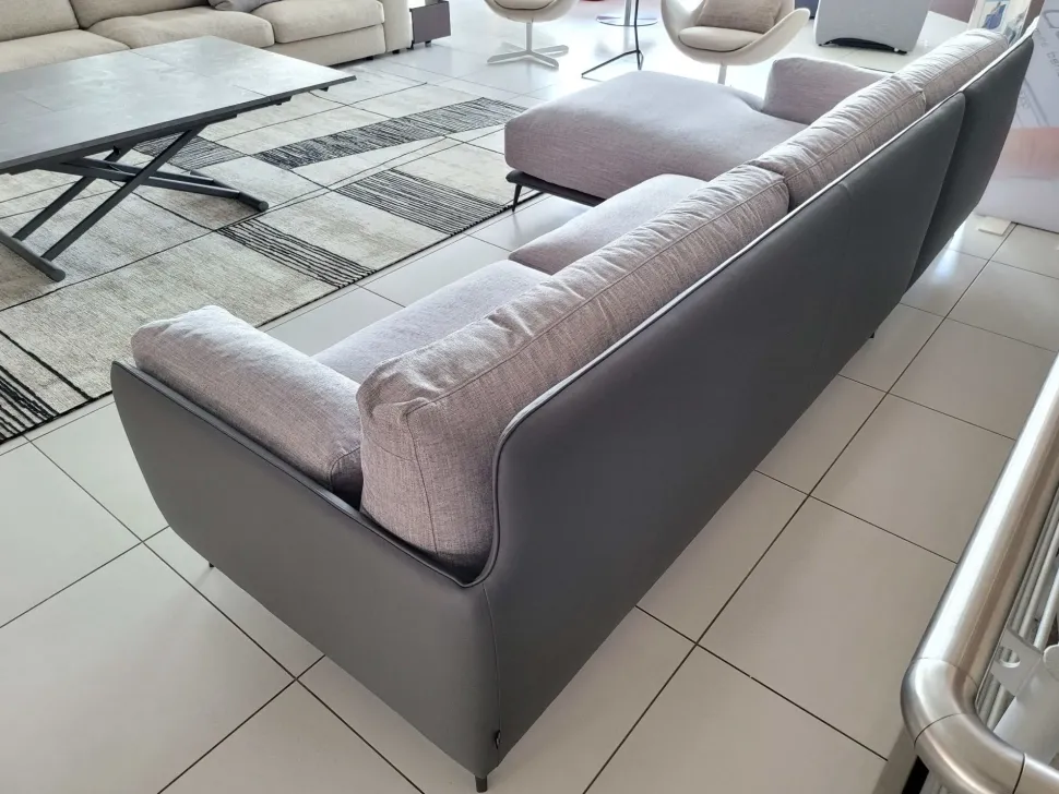 Divano con penisola tessuto in misto piuma Ditre italia a prezzo Outlet