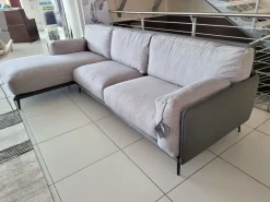 Divano con penisola tessuto in misto piuma Ditre italia a prezzo Outlet