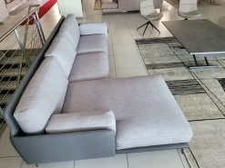 Divano con penisola tessuto in misto piuma Ditre italia a prezzo Outlet