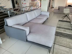 Divano con penisola tessuto in misto piuma Ditre italia a prezzo Outlet