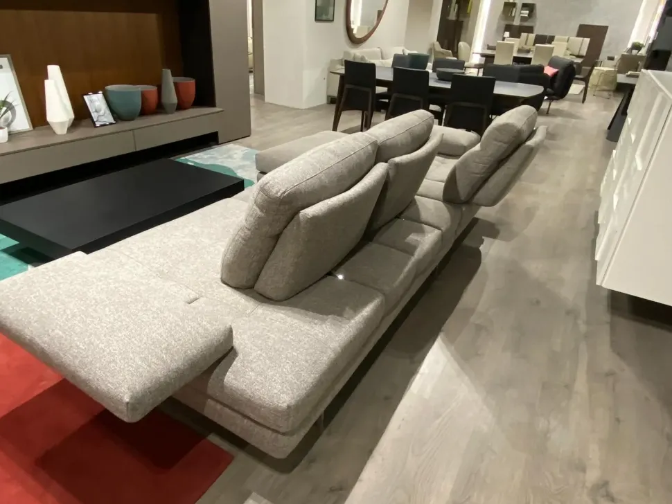 Divano con penisola Toby wing Calia ad un prezzo conveniente