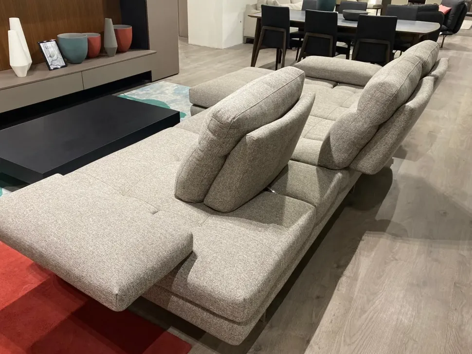 Divano con penisola Toby wing Calia ad un prezzo conveniente