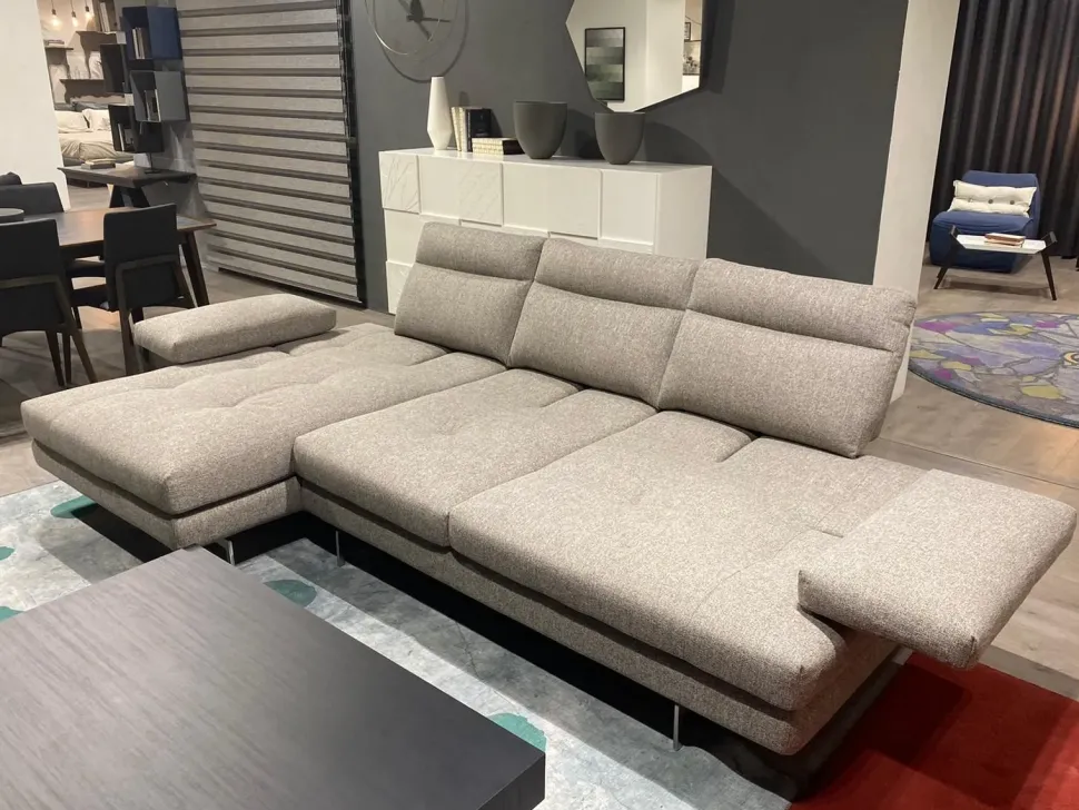 Divano con penisola Toby wing Calia ad un prezzo conveniente