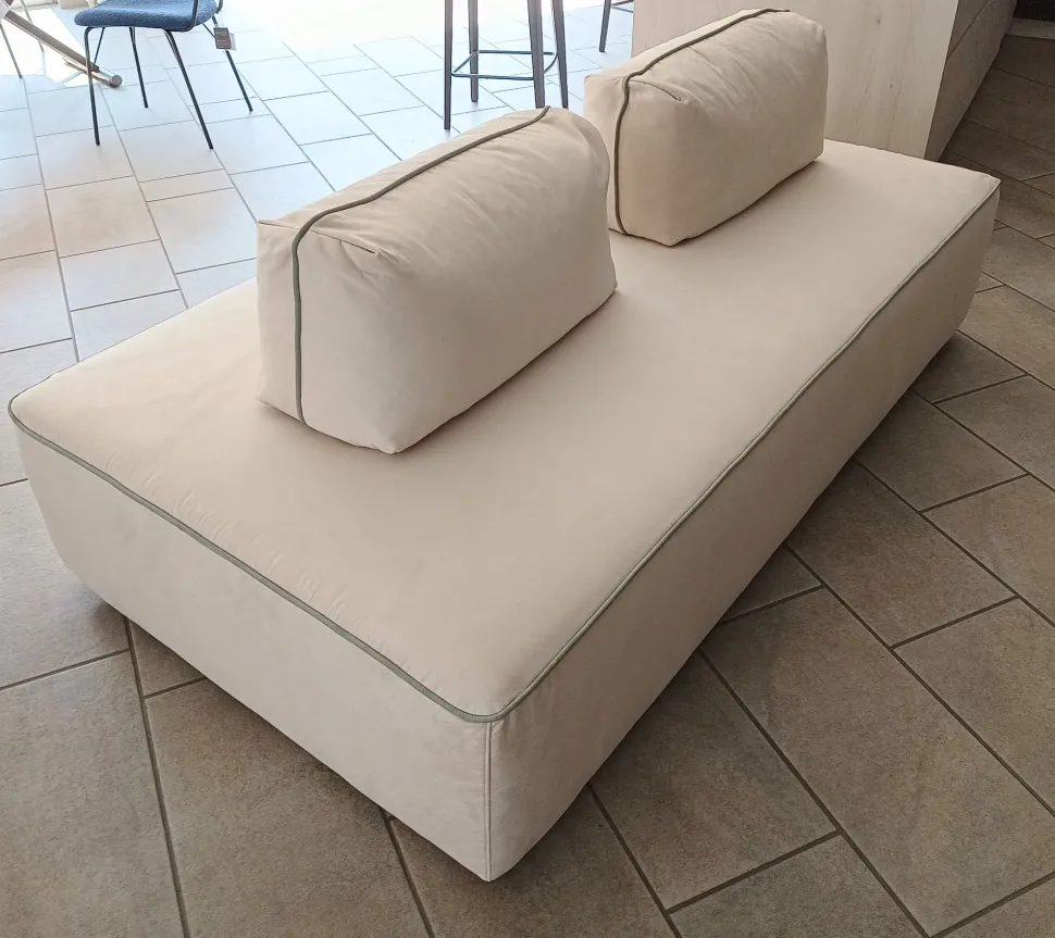 Divano da 2 posti modello Silvan di Biel scontato