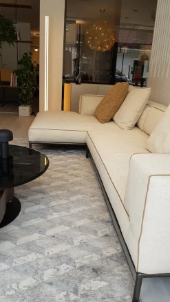 Divano da 5 posti modello Perry up di Flexform scontato