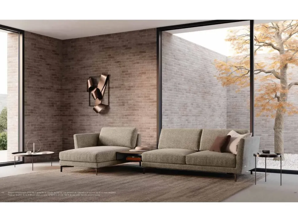 Divano da 4 posti modello Gregory di Doimo salotti scontato