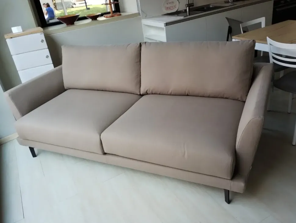 Divano da 2 posti modello Elton di Doimo salotti scontato