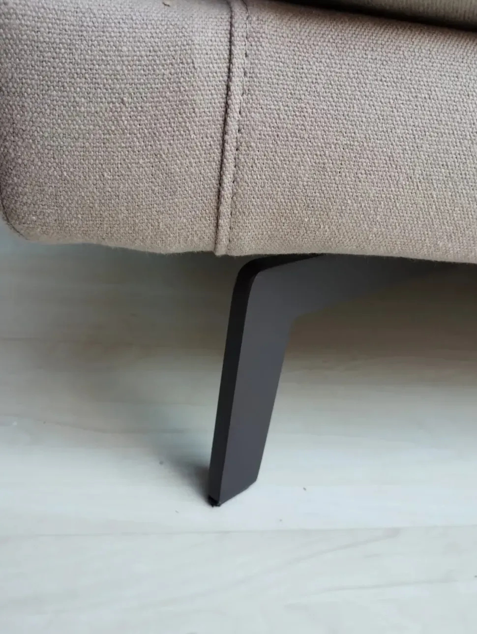 Divano da 2 posti modello Elton di Doimo salotti scontato