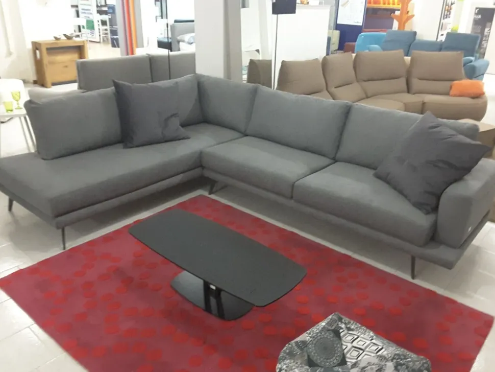 Divano da 5 posti modello Philip.77 di Doimo salotti scontato