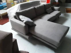 Divano da 5 posti modello Phlippe 77 di Doimo salotti scontato