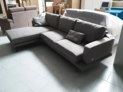 Divano da 5 posti modello Phlippe 77 di Doimo salotti scontato