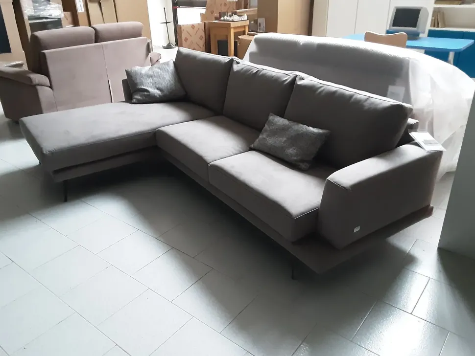 Divano da 5 posti modello Phlippe 77 di Doimo salotti scontato