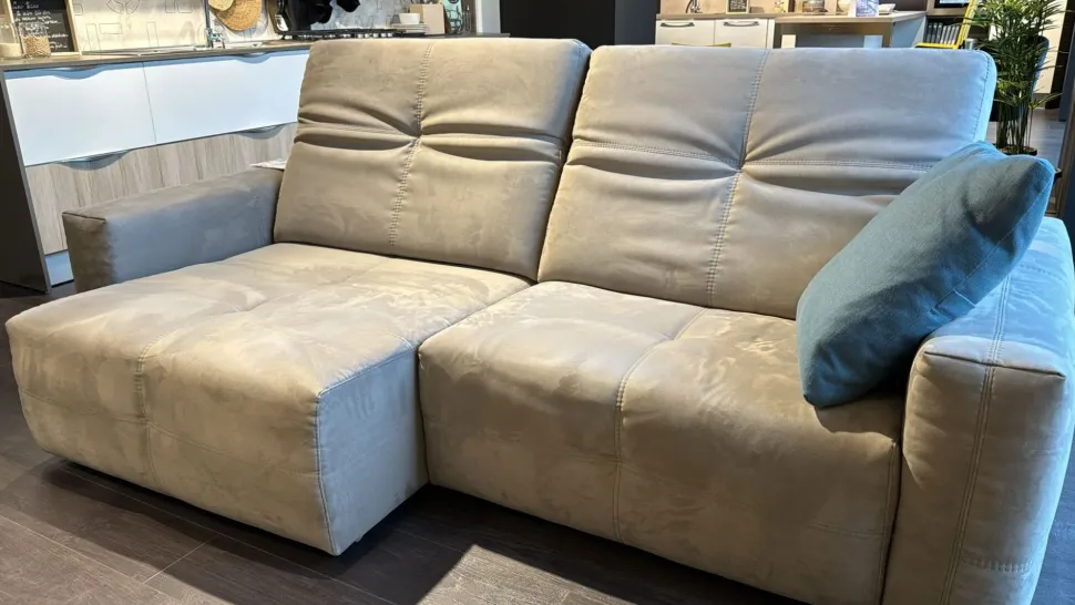 Divano da 4 posti modello Nicolas di Calia scontato