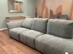 Divano da 4 posti modello Carrera di Franco ferri scontato