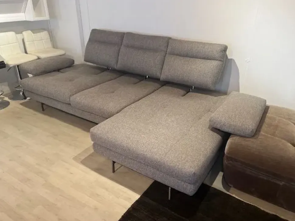 Divano da 4 posti modello Toby wing di Calia scontato