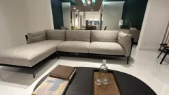 Divano da 4 posti modello Kubì di Novamobili scontato