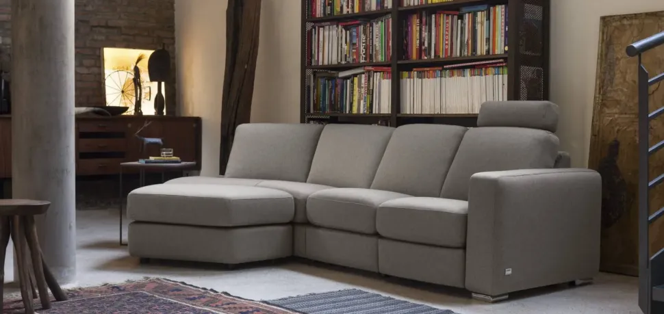 Divano da 4 posti modello Dylan di Doimo salotti scontato