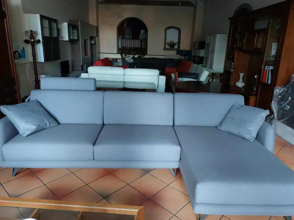 Divano da 5 posti modello Bristol di Doimo salotti scontato