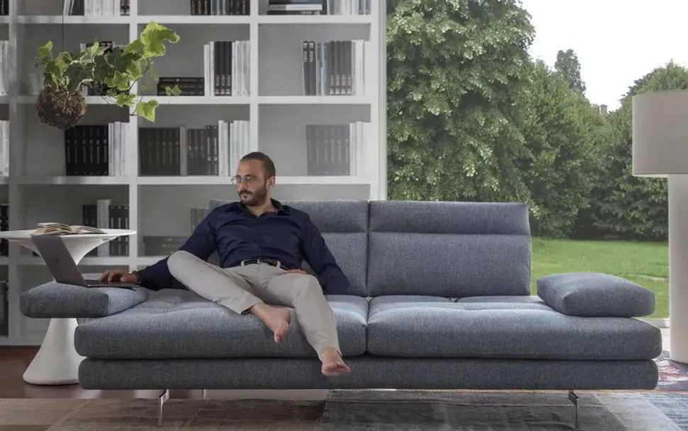 Divano da 3 posti modello Toby wing di Calia scontato