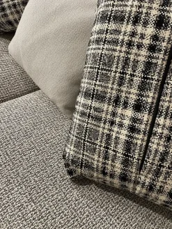 Divano design tessuto Bristol di Poliform con sconto del - 28%