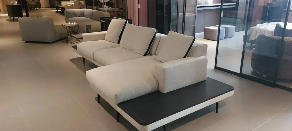 Divano design tessuto Gilmur di Busnelli con sconto del - 50%