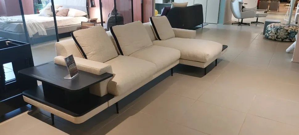 Divano design tessuto Gilmur di Busnelli con sconto del - 50%