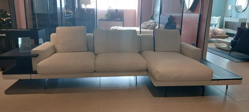 Divano design tessuto Gilmur di Busnelli con sconto del - 50%