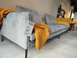 Divano design tessuto Paul di Molteni & c con sconto del - 49%
