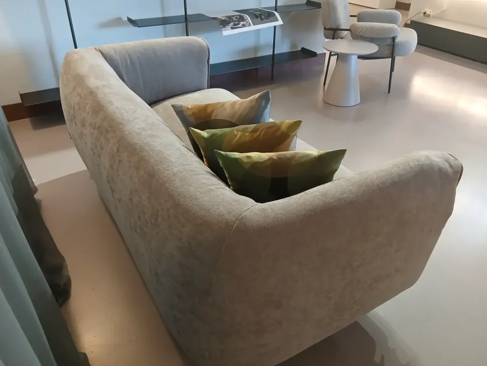 Divano design tessuto Saddle di Bonaldo con sconto del - 60%