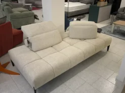 Divano design tessuto Skyline di Calia con sconto del - 34%