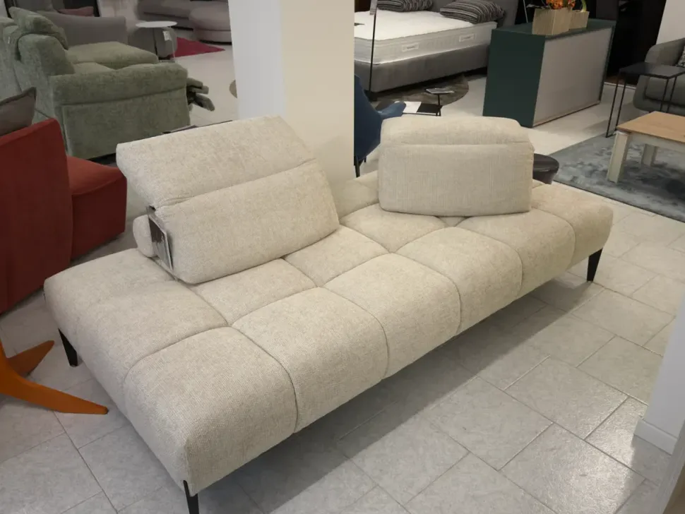 Divano design tessuto Skyline di Calia con sconto del - 34%