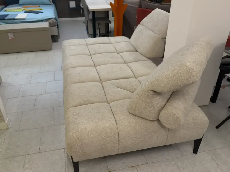 Divano design tessuto Skyline di Calia con sconto del - 34%