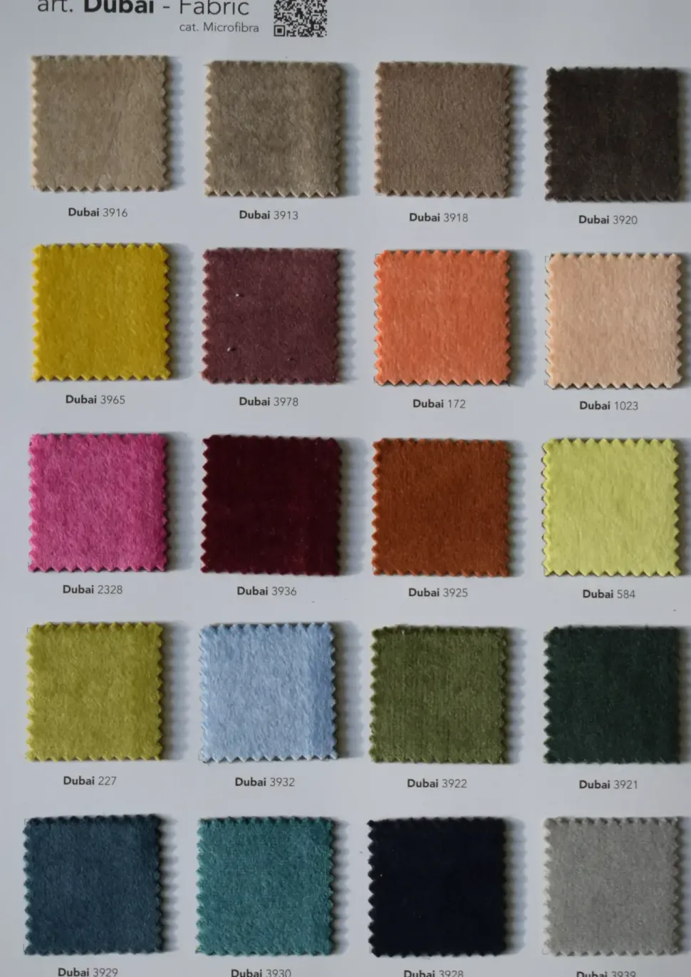 Divano Divano modello piper in Tessuto non sfoderabile di Collezione esclusiva scontato 40%