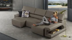 Divano Divano mod.gigolò in pelle con sedute estraibili scontato del 50% Excò in OFFERTA - 53%