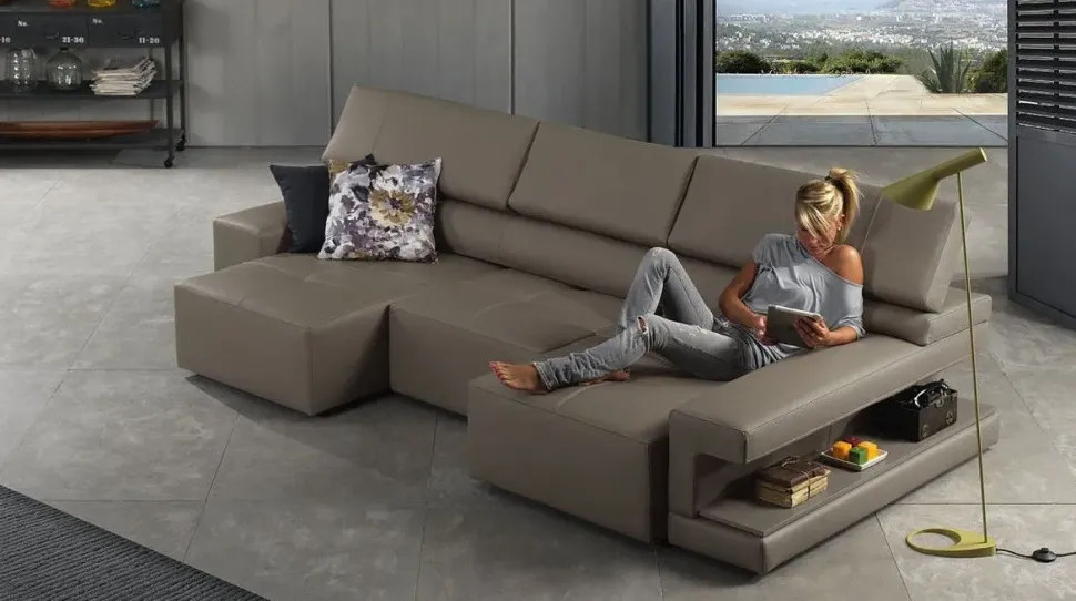 Divano Divano mod.gigolò in pelle con sedute estraibili scontato del 50% Excò in OFFERTA - 53%