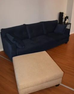 Divano Edoardo con pouf Stella del mobile a PREZZO OUTLET