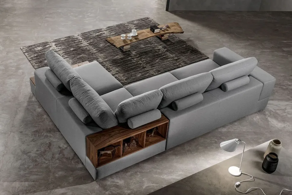 Divano Excò Divano mod-lerroy rivestito in tessuto ad angolo,in promo-sconto del 50% PREZZI OUTLET sconto 50%