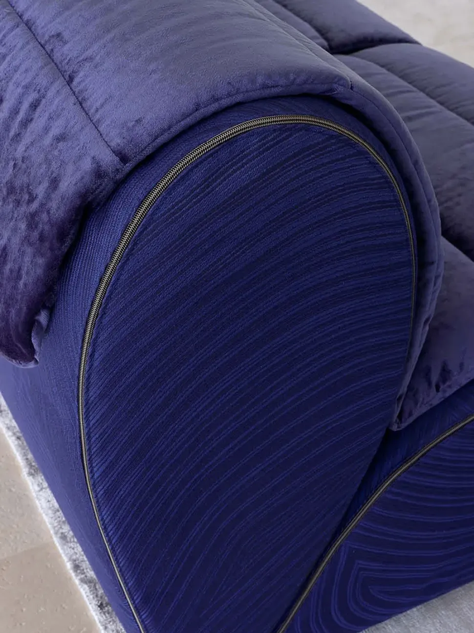 Divano Flora in Tessuto Flou a prezzo scontato