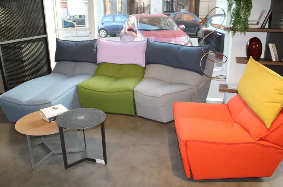 Divano Hip hop tessuto in poliuretano Calia a prezzo scontato