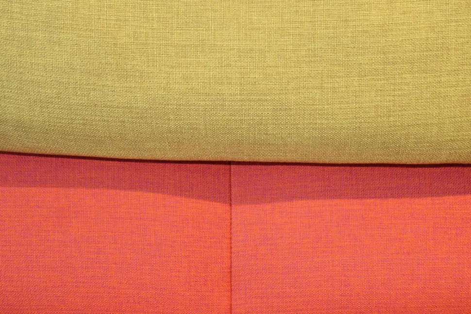 Divano Hip hop tessuto in poliuretano Calia a prezzo scontato