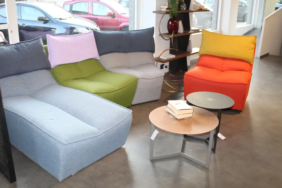 Divano Hip hop tessuto in poliuretano Calia a prezzo scontato