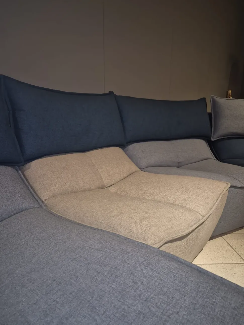 Divano Hip hop tessuto in poliuretano Calia in Offerta Outlet