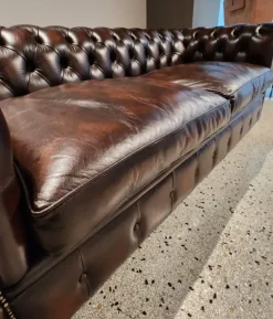 Divano in Pelle stile classico modello Divano chester in pelle anticata pronta consegna scontato - 45%